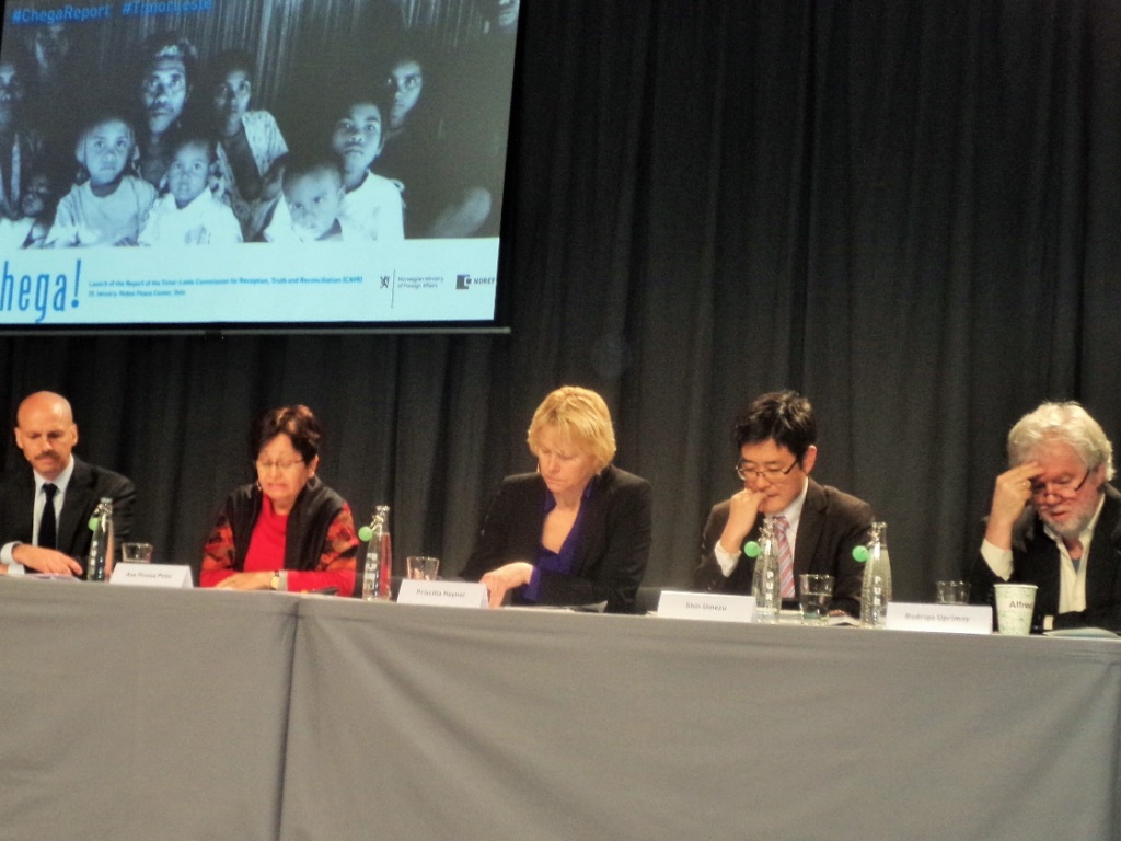 Participants of the panel discussion “How transitional is `transitional justice`?” from left to right, Dag Nylander, Special Envoy of the Norwegian Ministry of Foreign Affairs to the Colombia peace process, Ana Pessoa Pinto, Senior Advisor to the President, former Prosecutor General and former Minister for State Administration, Timor-Leste, Priscilla Hayner, co-founder of the International Center for Transitional Justice (ICTJ), Shin Umezu of the UN Department of Political Affairs and Rodrigo Uprimny of DEJUSTICIA in Colombia